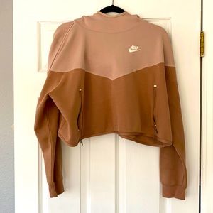 Cropped Nike Hoodie